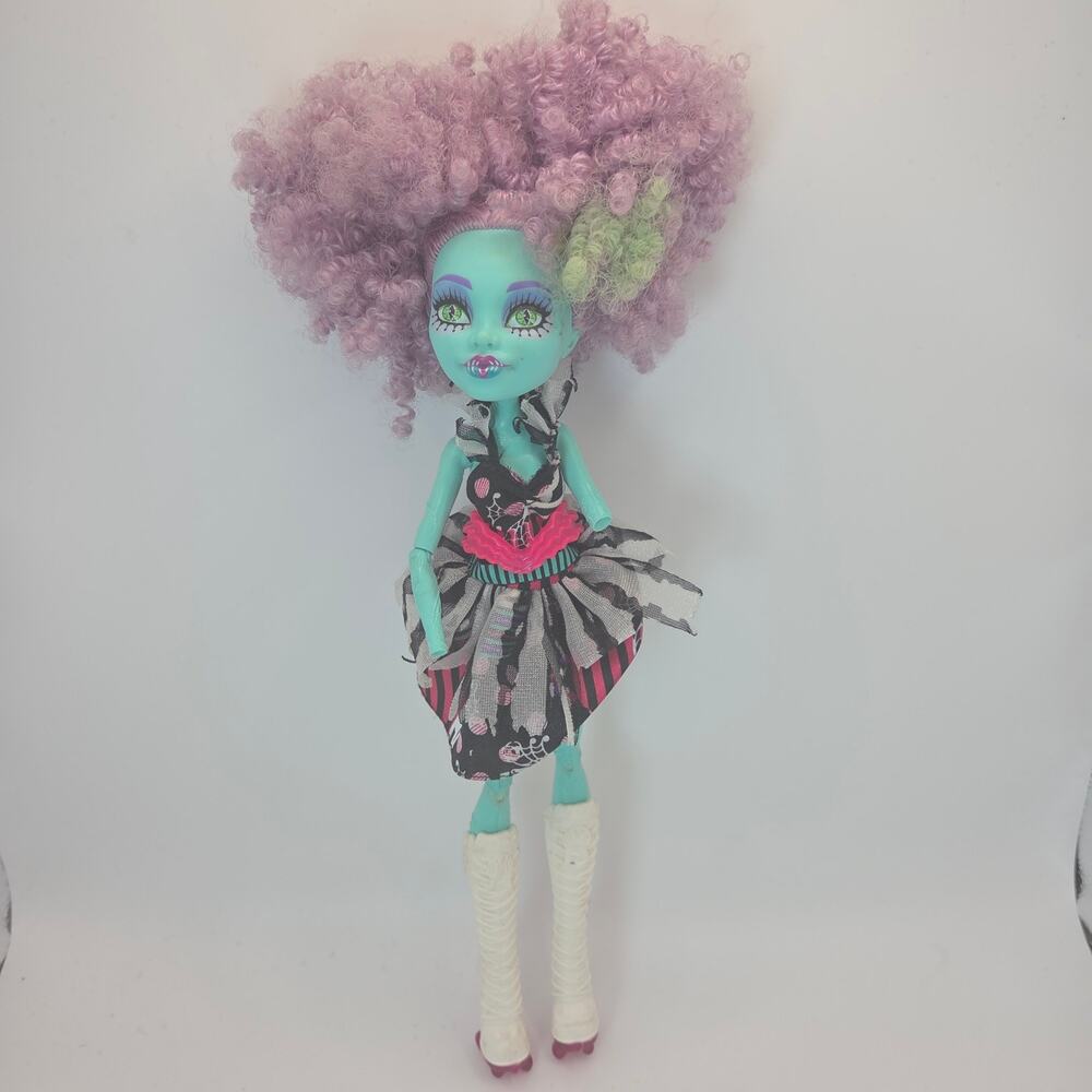 Monster High Freak du Chic Honey Swamp Doll with Original Dress, Shoes
